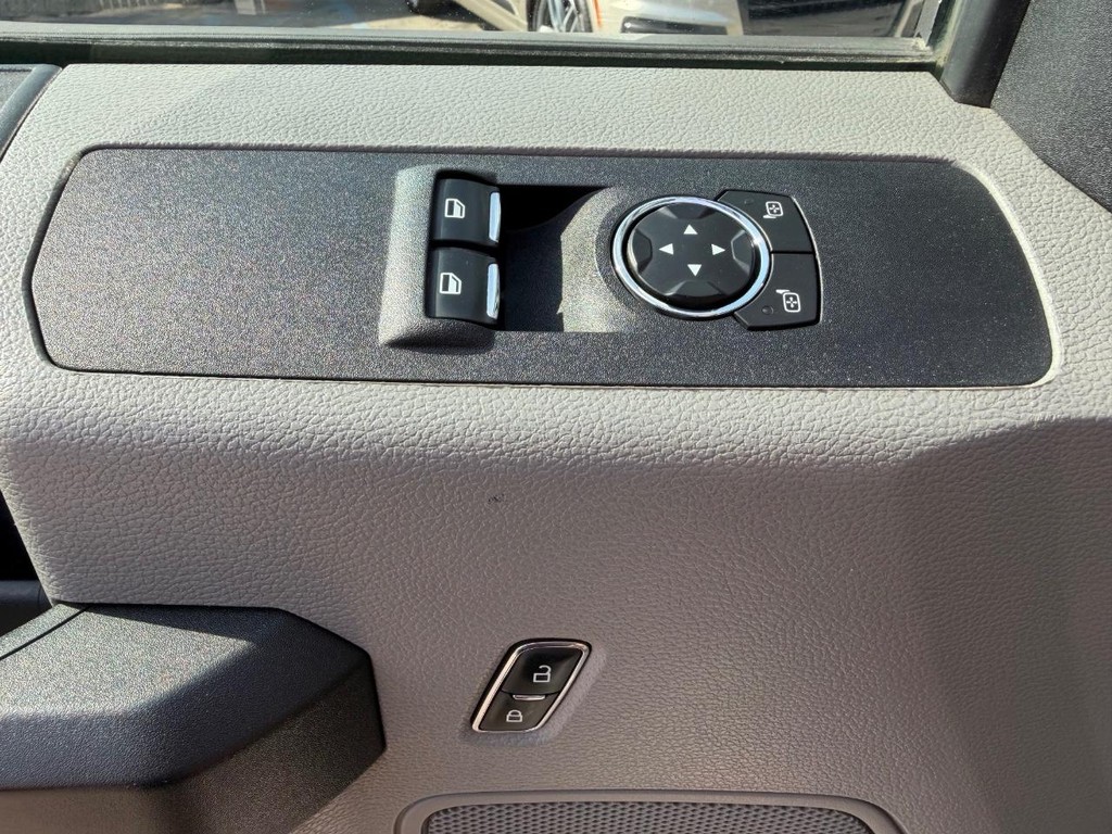 Ford F-550 Vehicle Full-screen Gallery Image 45