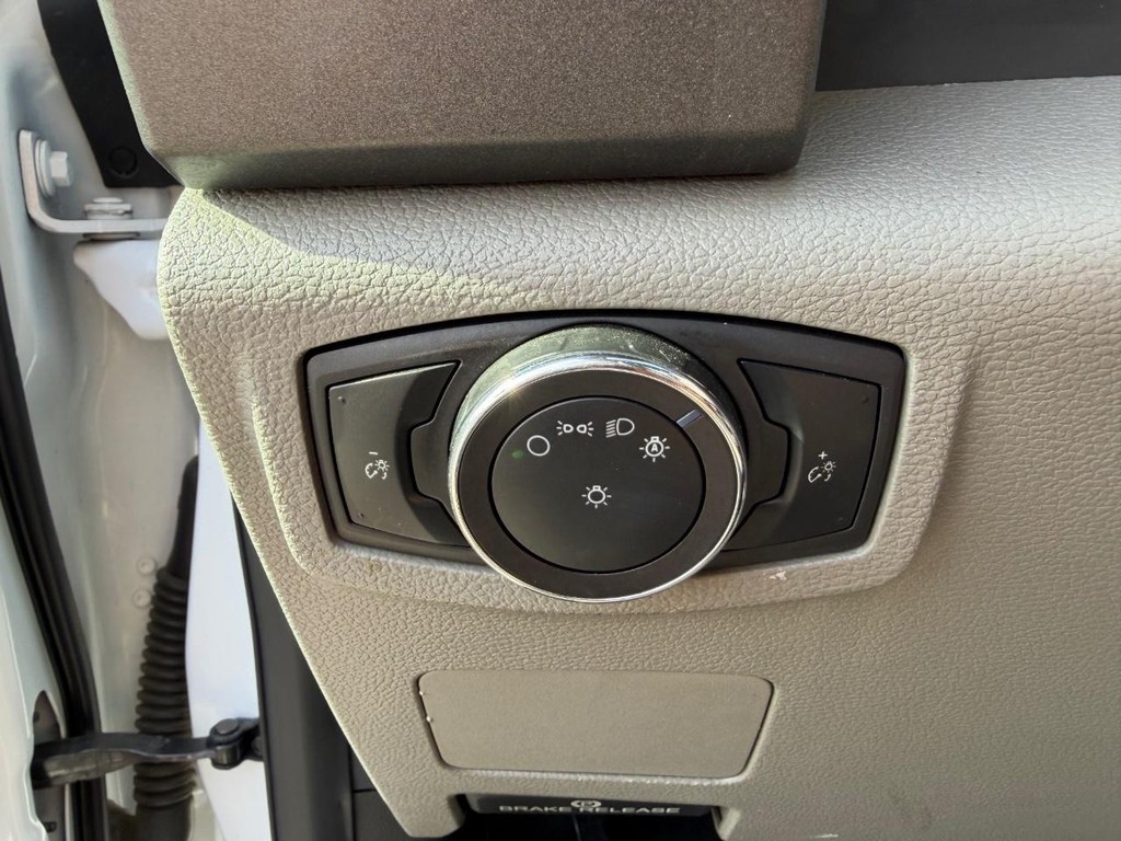 Ford F-550 Vehicle Full-screen Gallery Image 46