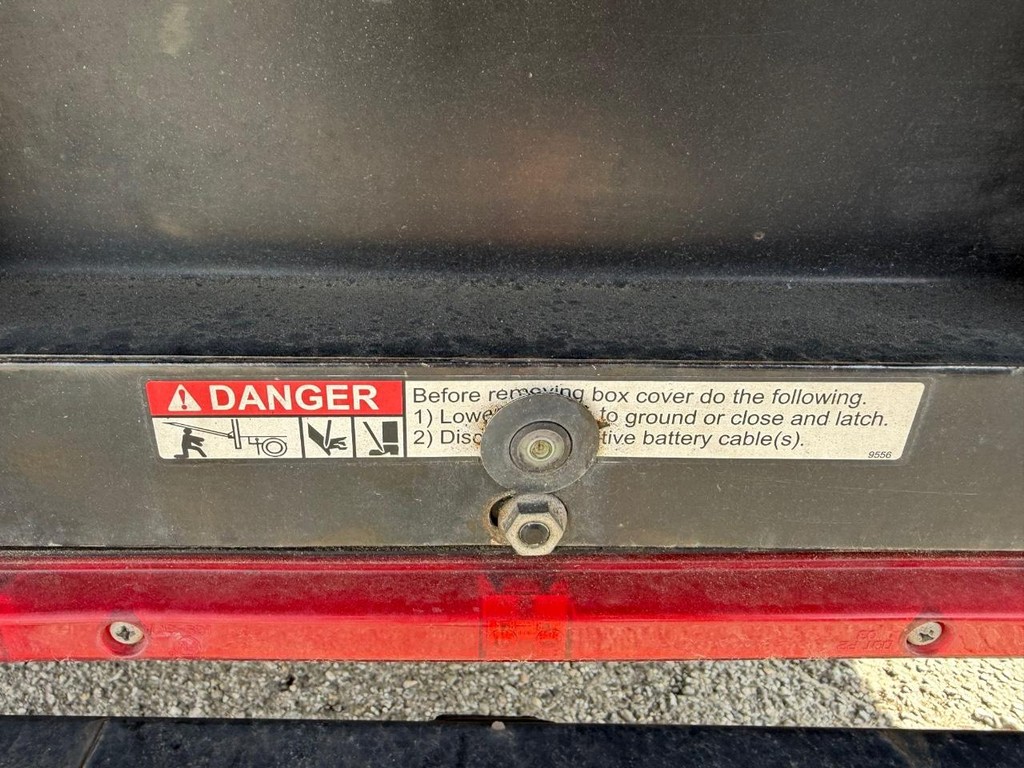 Ford F-550 Vehicle Full-screen Gallery Image 52