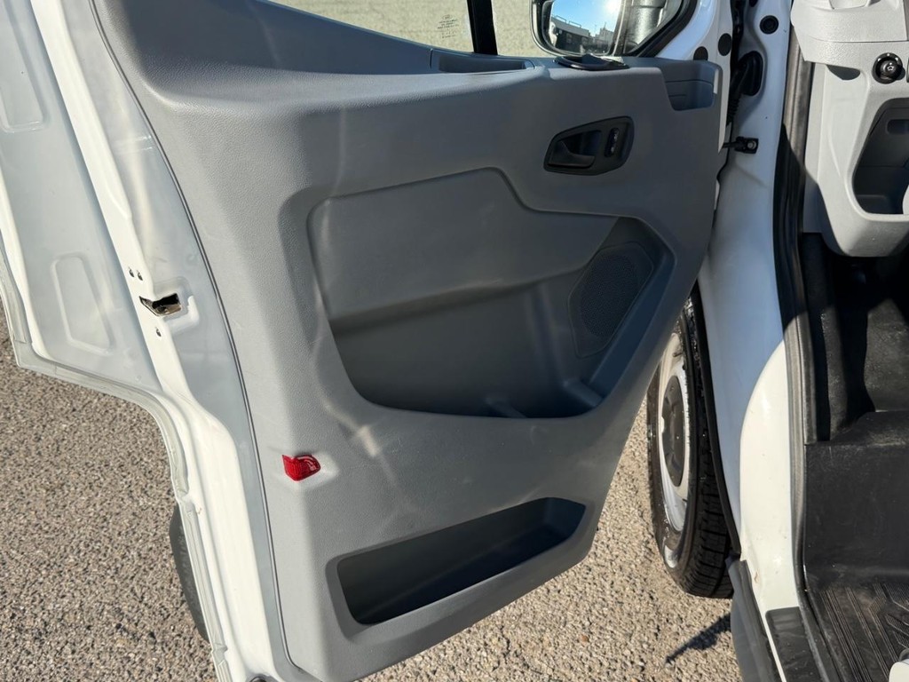 Ford Transit 350 Vehicle Full-screen Gallery Image 15