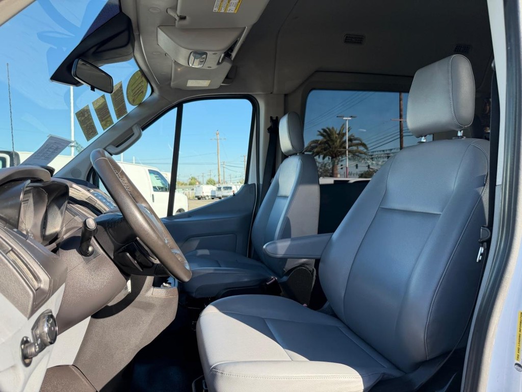 Ford Transit 350 Vehicle Full-screen Gallery Image 18