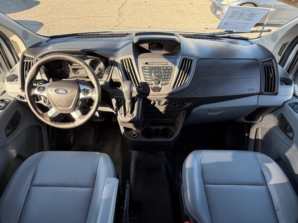 Ford Transit 350 Vehicle Full-screen Gallery Image 23