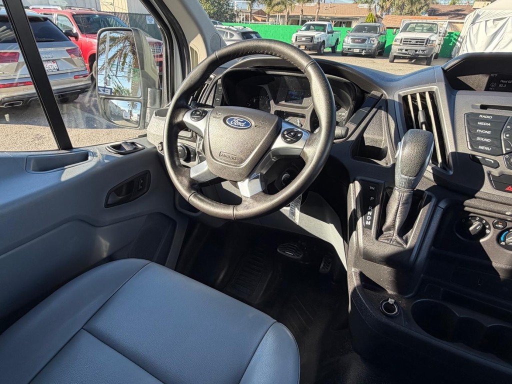 Ford Transit 350 Vehicle Full-screen Gallery Image 24