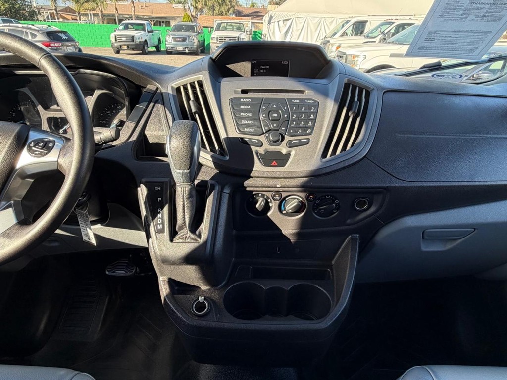 Ford Transit 350 Vehicle Full-screen Gallery Image 25