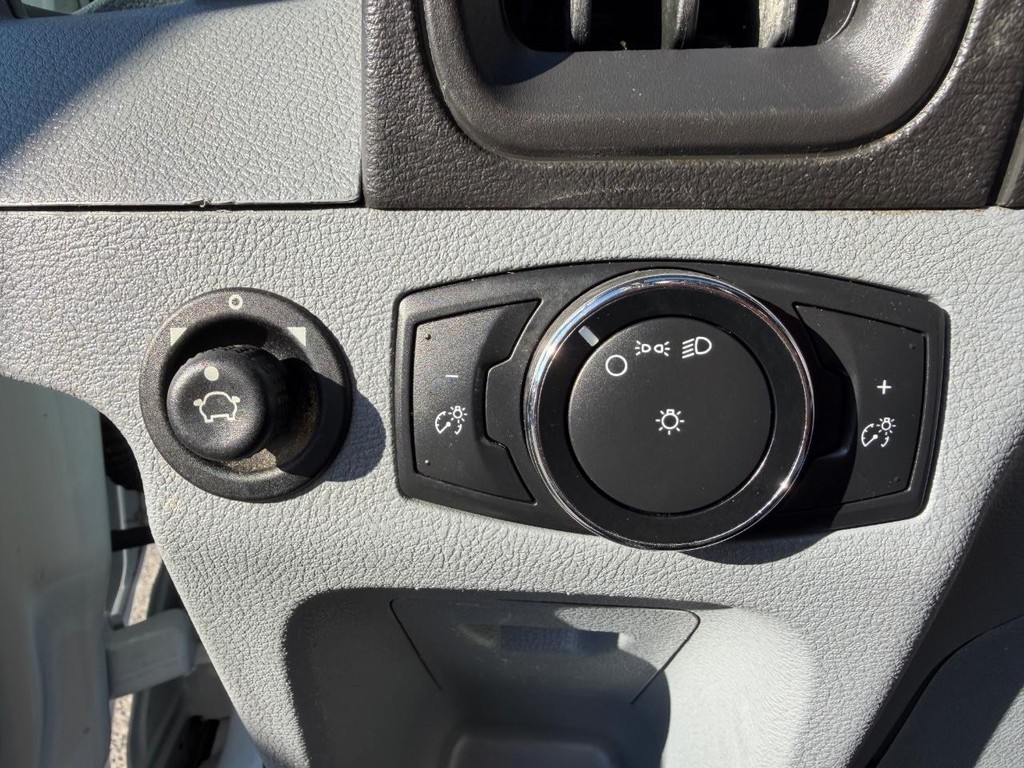 Ford Transit 350 Vehicle Full-screen Gallery Image 30