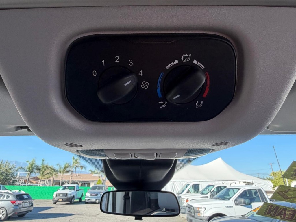 Ford Transit 350 Vehicle Full-screen Gallery Image 33