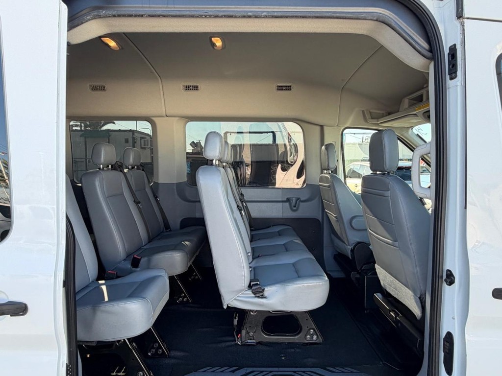 Ford Transit 350 Vehicle Full-screen Gallery Image 34