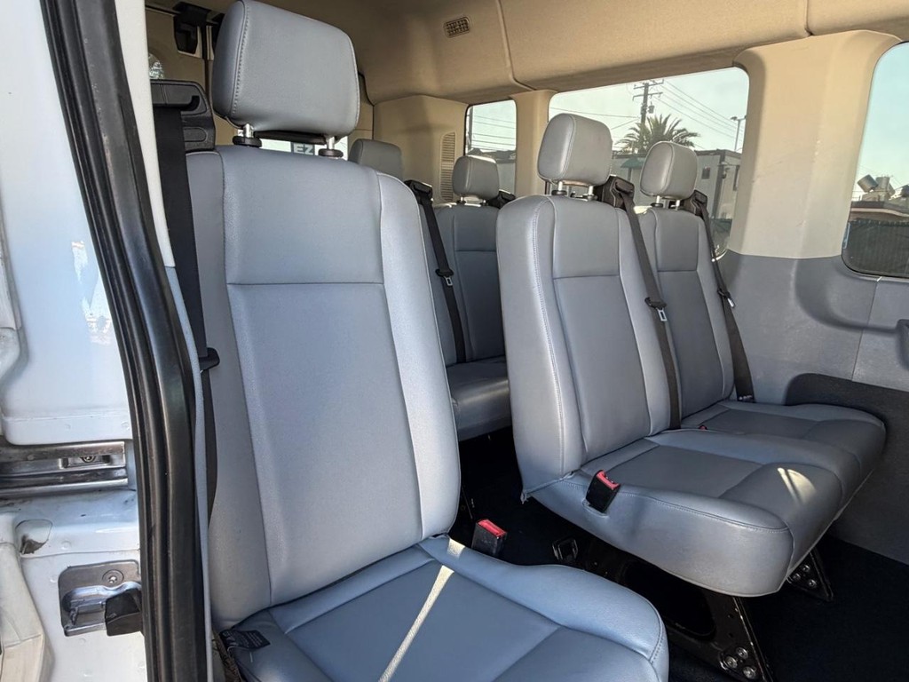 Ford Transit 350 Vehicle Full-screen Gallery Image 37