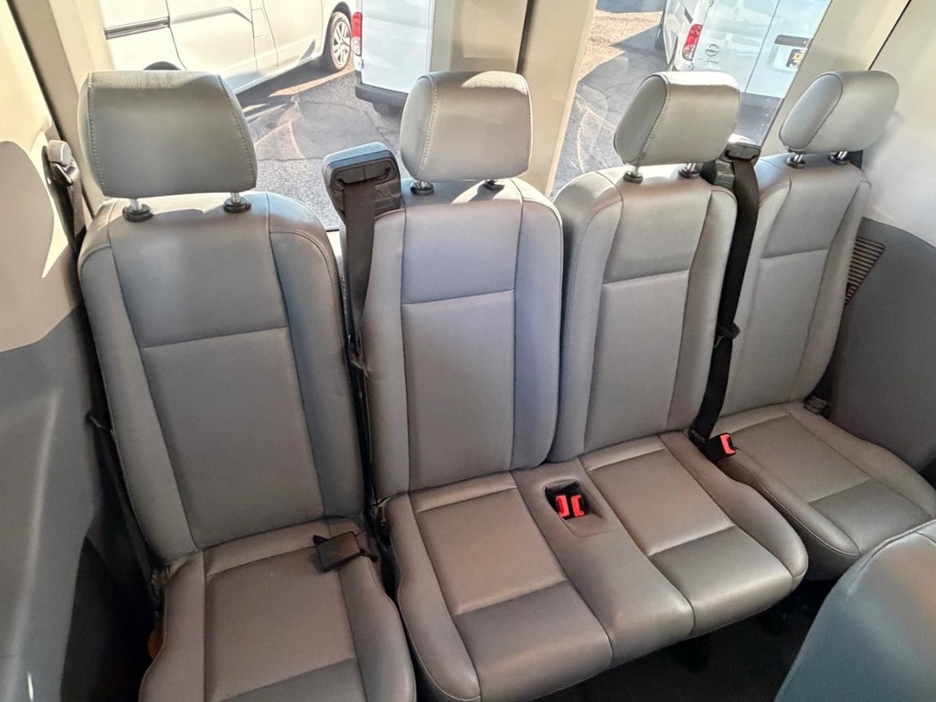 Ford Transit 350 Vehicle Full-screen Gallery Image 39