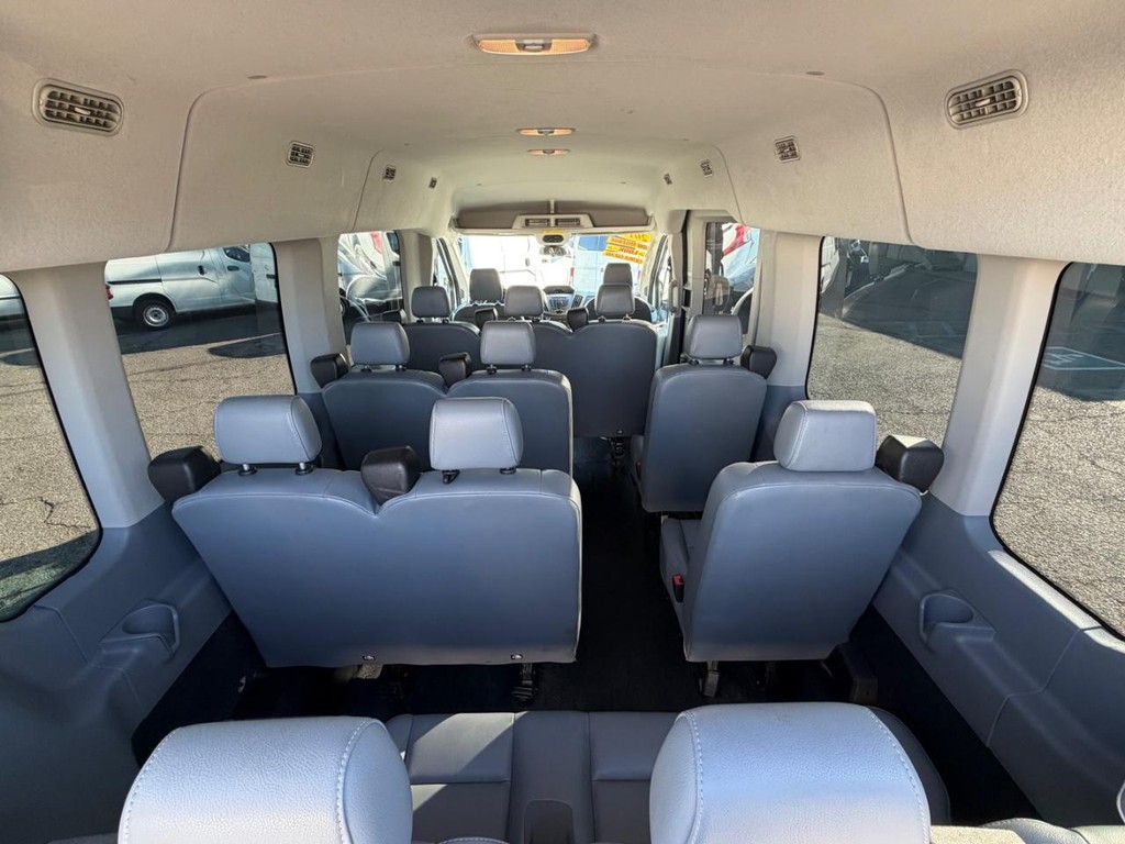 Ford Transit 350 Vehicle Full-screen Gallery Image 41