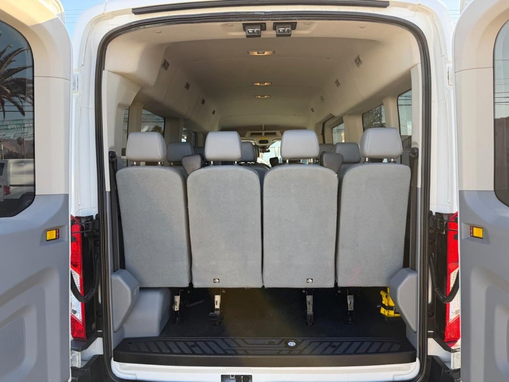 Ford Transit 350 Vehicle Full-screen Gallery Image 43