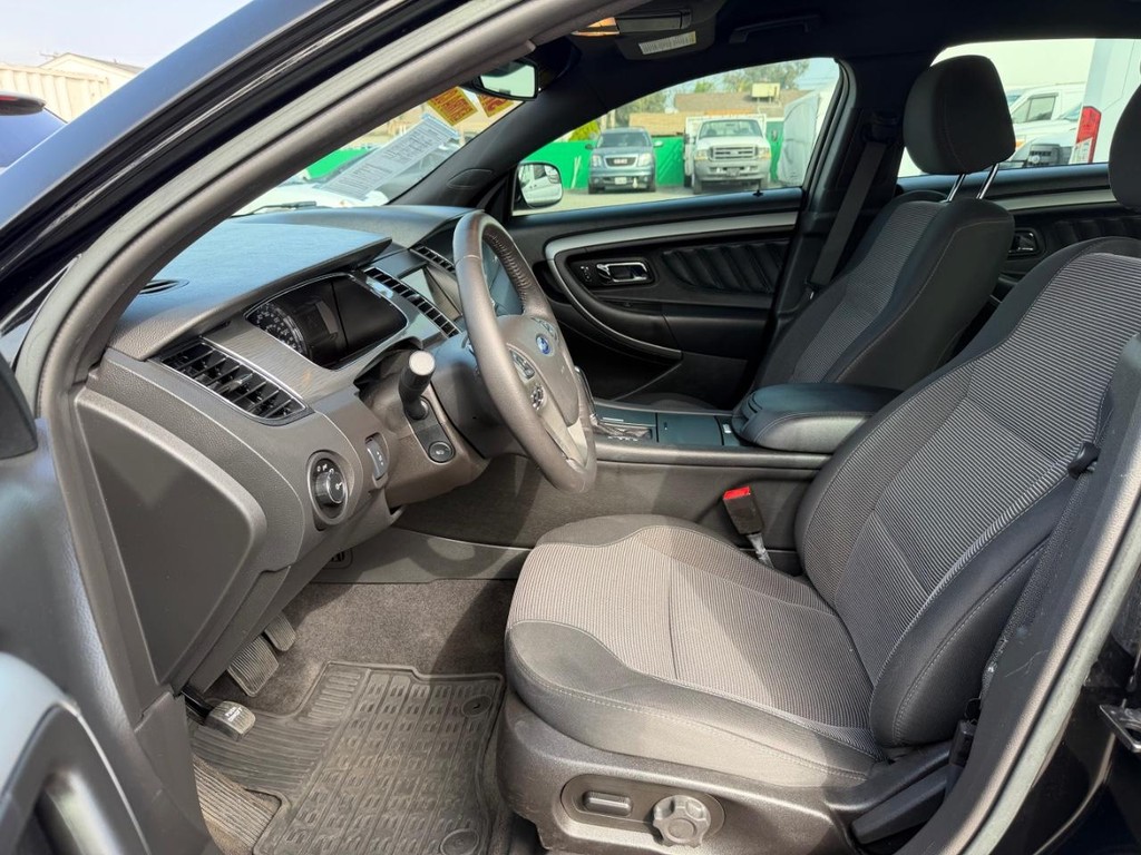 Ford Taurus Vehicle Full-screen Gallery Image 17