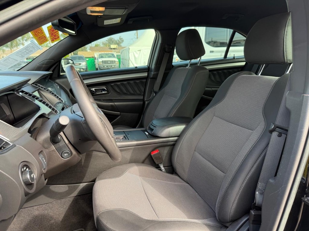 Ford Taurus Vehicle Full-screen Gallery Image 18