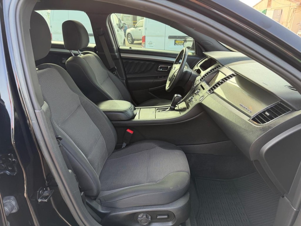 Ford Taurus Vehicle Full-screen Gallery Image 21