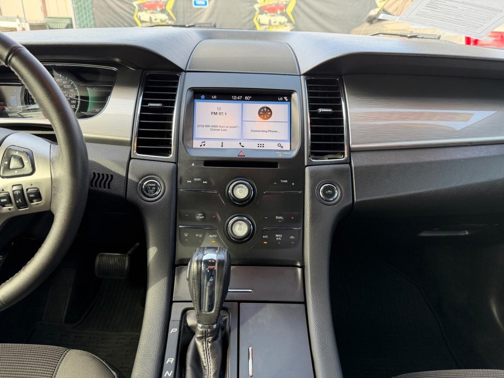 Ford Taurus Vehicle Full-screen Gallery Image 25