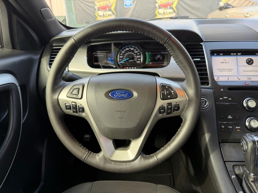 Ford Taurus Vehicle Full-screen Gallery Image 27