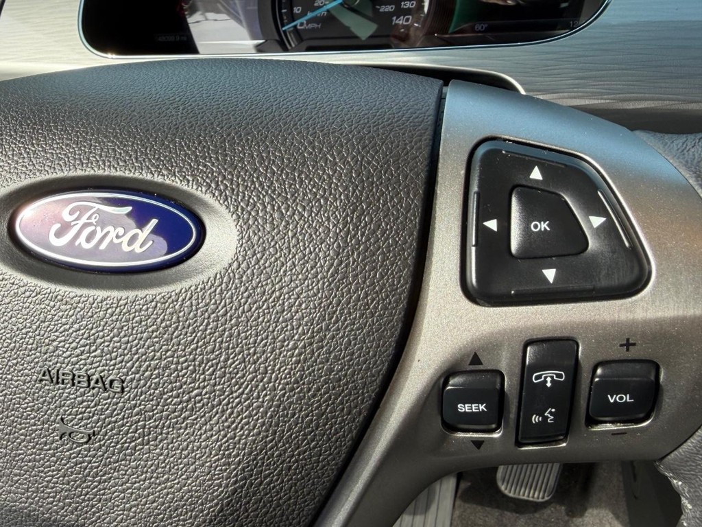 Ford Taurus Vehicle Full-screen Gallery Image 31