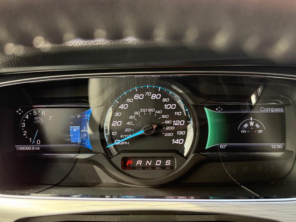 Ford Taurus Vehicle Full-screen Gallery Image 33