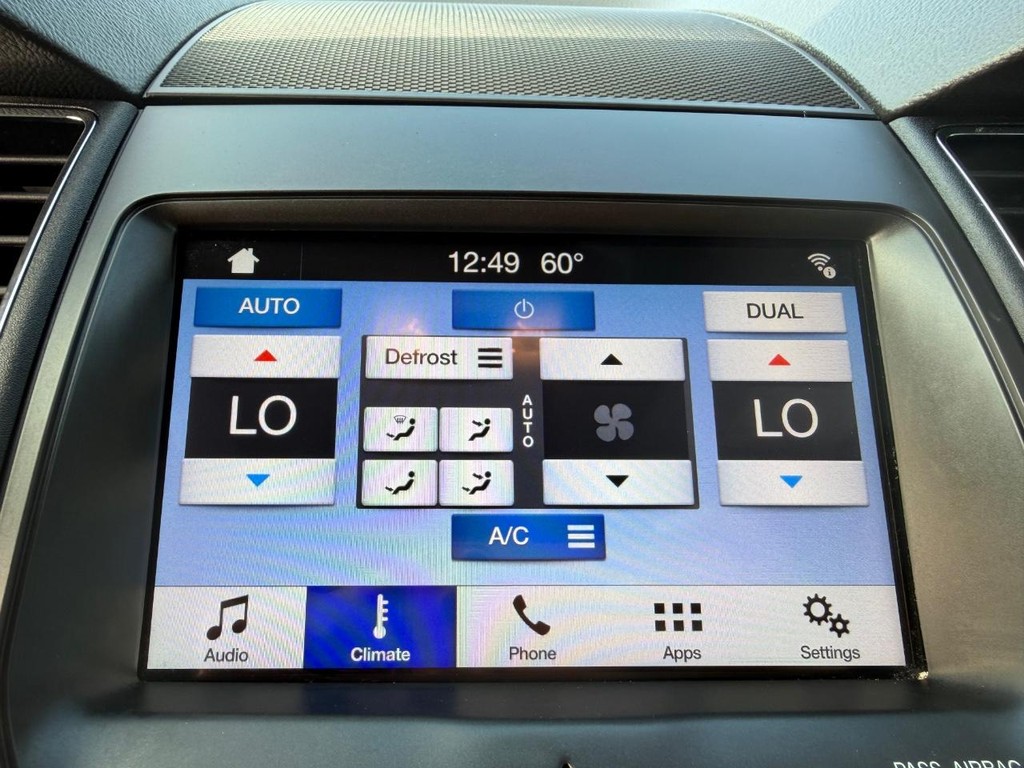 Ford Taurus Vehicle Full-screen Gallery Image 35