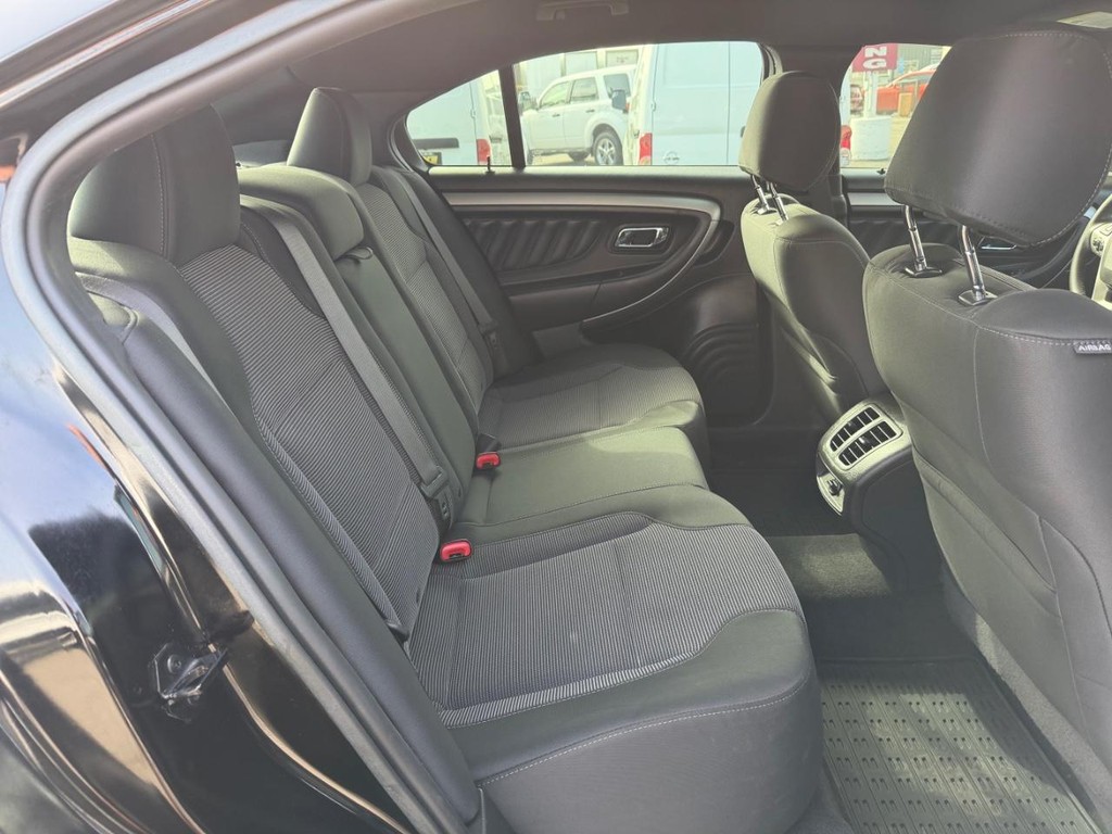 Ford Taurus Vehicle Full-screen Gallery Image 40