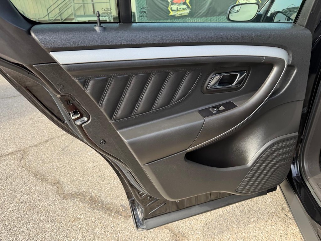 Ford Taurus Vehicle Full-screen Gallery Image 41