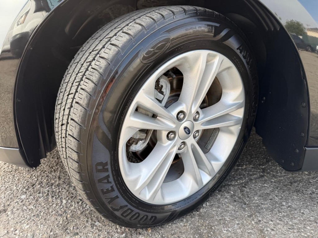 Ford Taurus Vehicle Full-screen Gallery Image 46