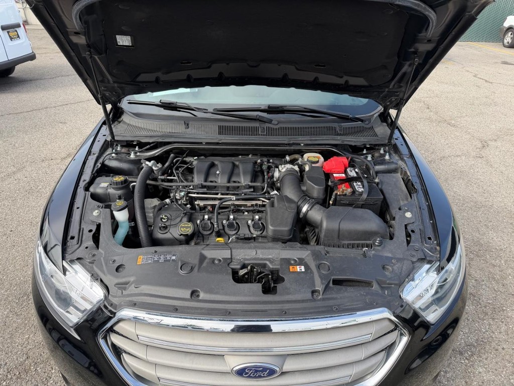 Ford Taurus Vehicle Full-screen Gallery Image 47