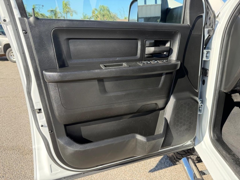 Ram 2500 Vehicle Full-screen Gallery Image 14