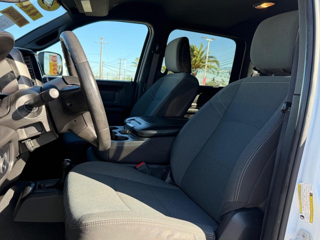 Ram 2500 Vehicle Full-screen Gallery Image 17