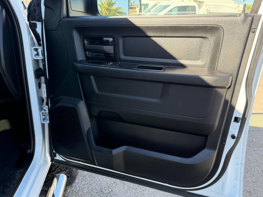 Ram 2500 Vehicle Full-screen Gallery Image 18