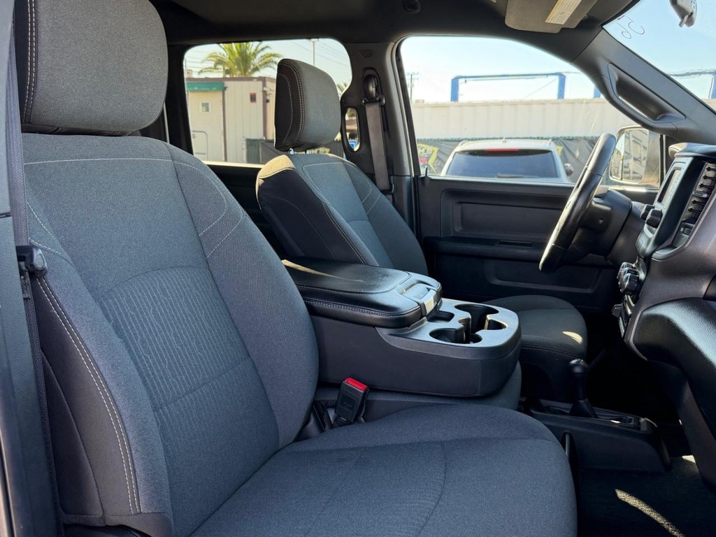 Ram 2500 Vehicle Full-screen Gallery Image 21