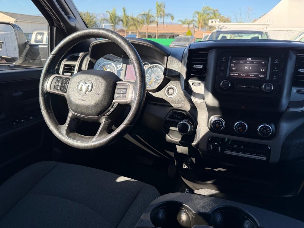 Ram 2500 Vehicle Full-screen Gallery Image 23