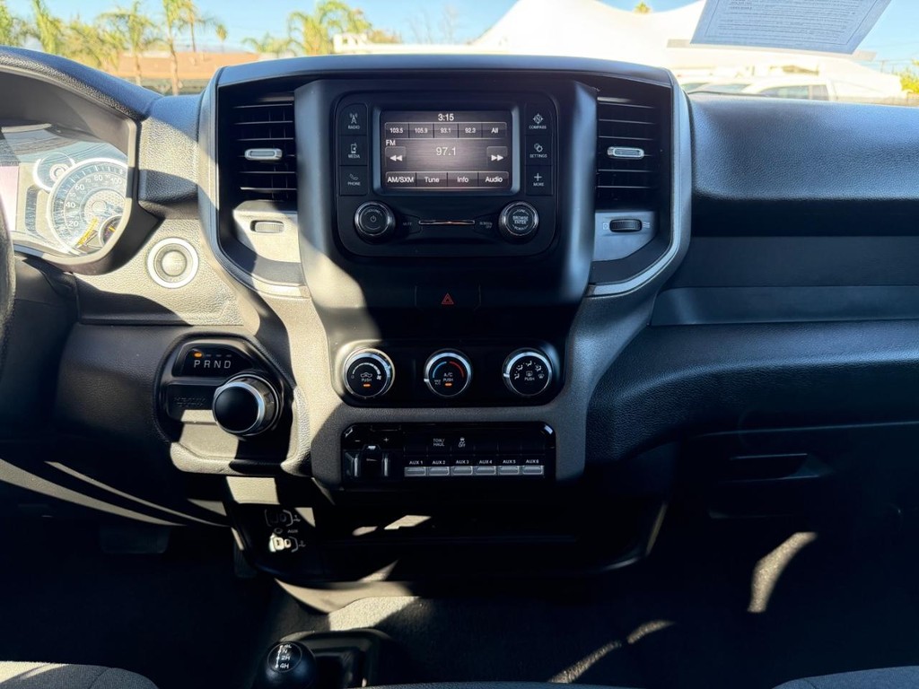 Ram 2500 Vehicle Full-screen Gallery Image 24