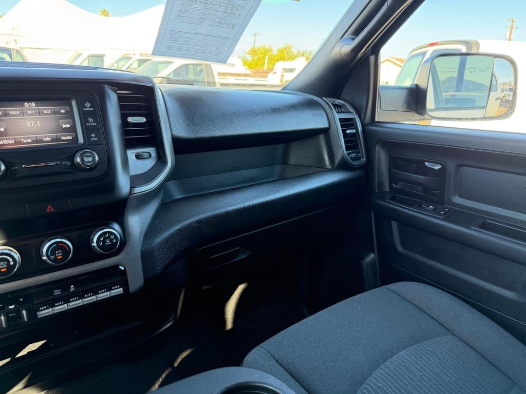 Ram 2500 Vehicle Full-screen Gallery Image 25