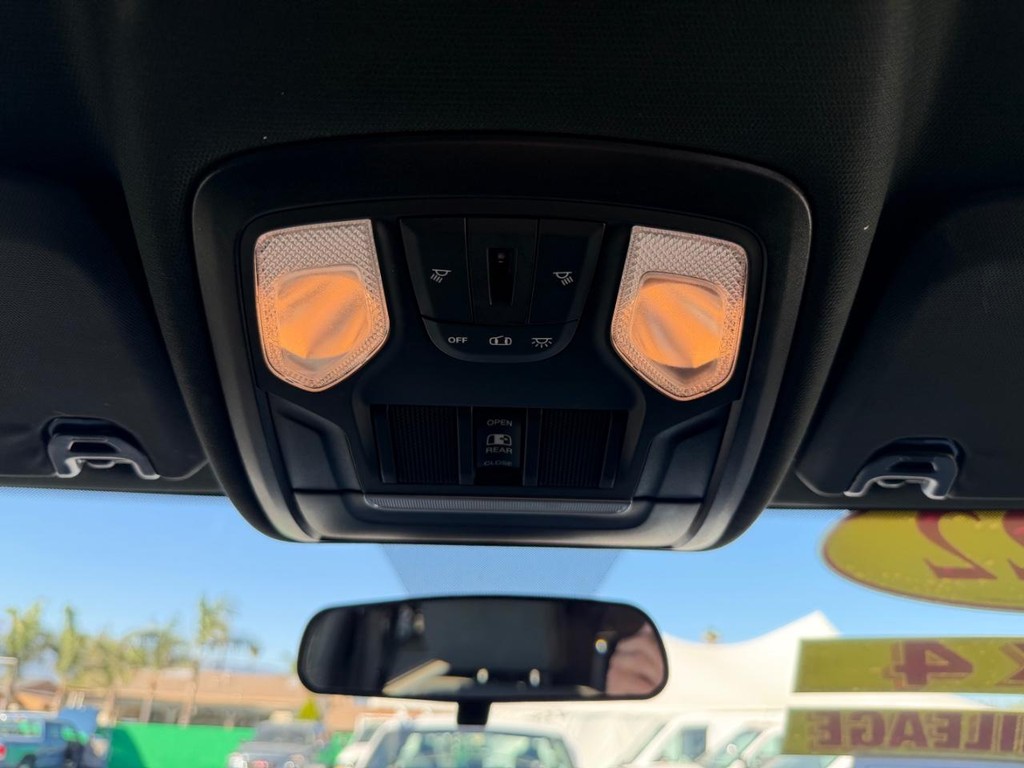 Ram 2500 Vehicle Full-screen Gallery Image 27