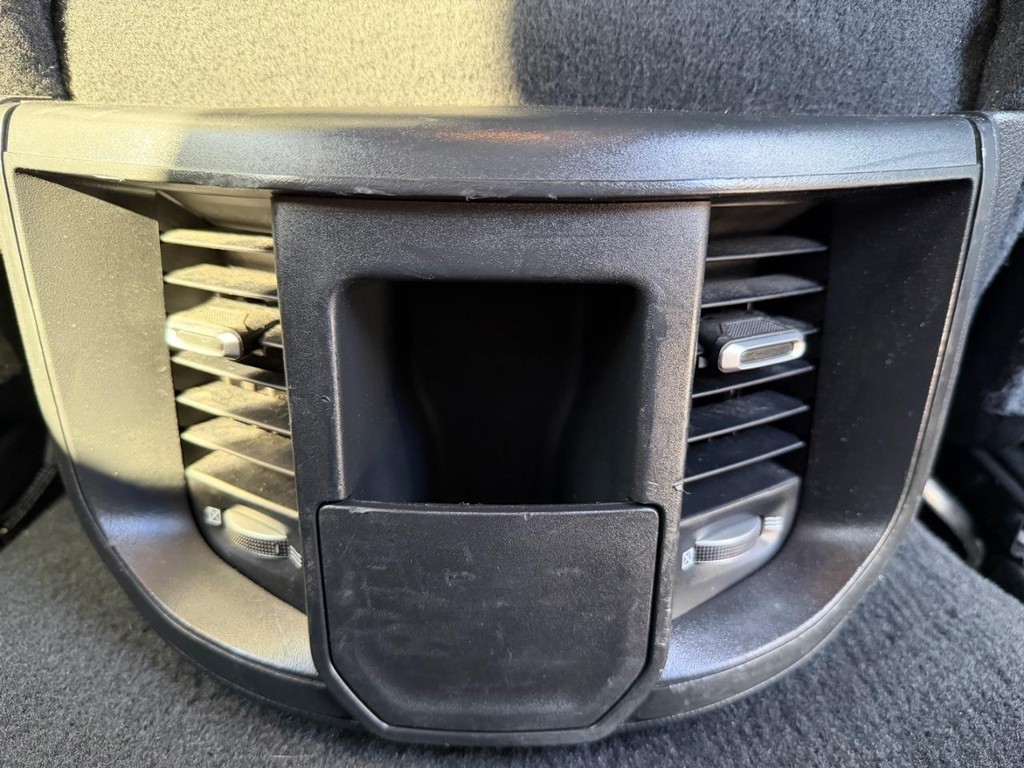 Ram 2500 Vehicle Full-screen Gallery Image 28