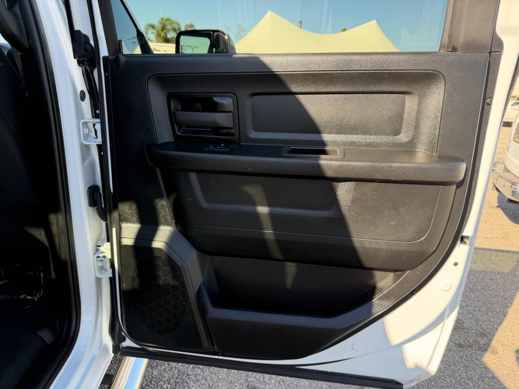 Ram 2500 Vehicle Full-screen Gallery Image 29