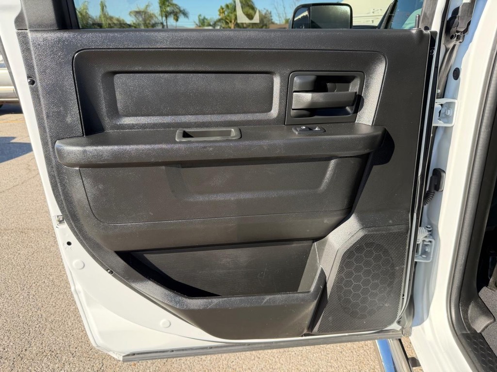 Ram 2500 Vehicle Full-screen Gallery Image 31