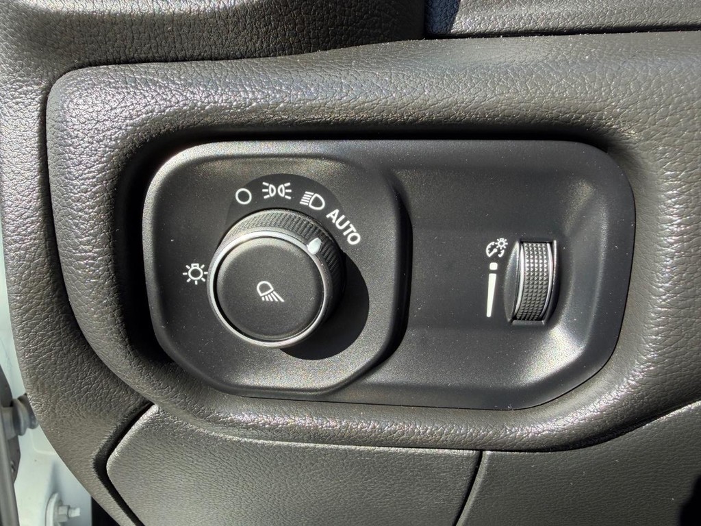 Ram 2500 Vehicle Full-screen Gallery Image 35