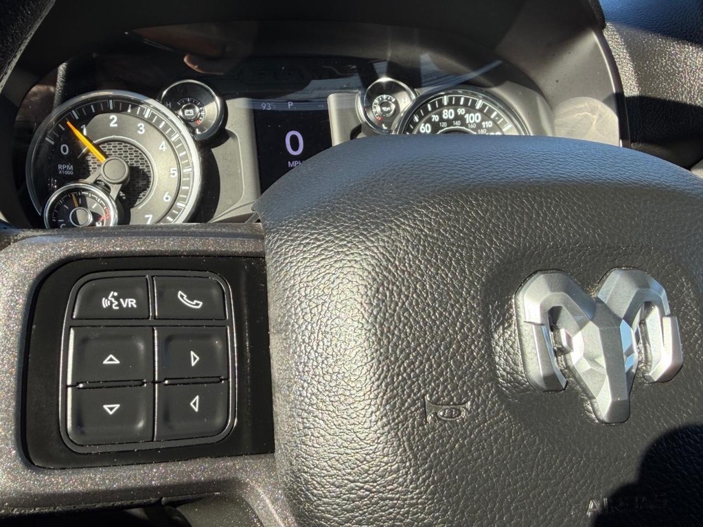 Ram 2500 Vehicle Full-screen Gallery Image 36