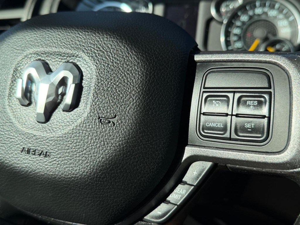 Ram 2500 Vehicle Full-screen Gallery Image 37