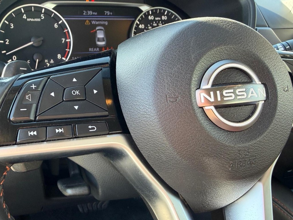 Nissan Altima Vehicle Full-screen Gallery Image 25