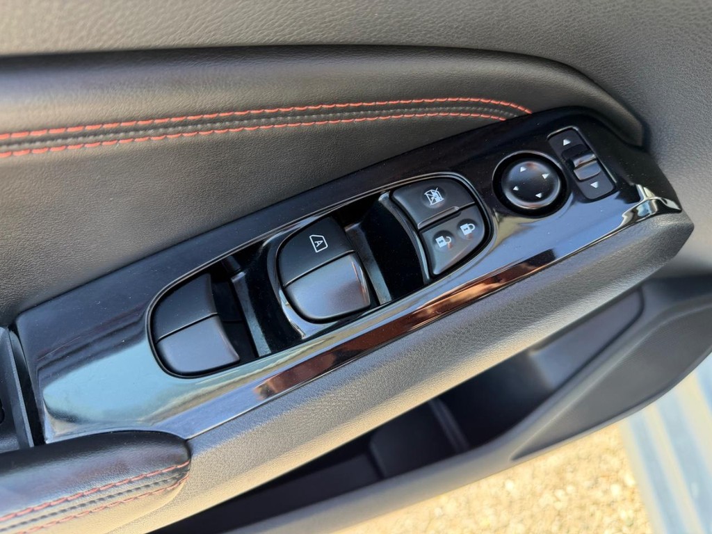 Nissan Altima Vehicle Full-screen Gallery Image 27