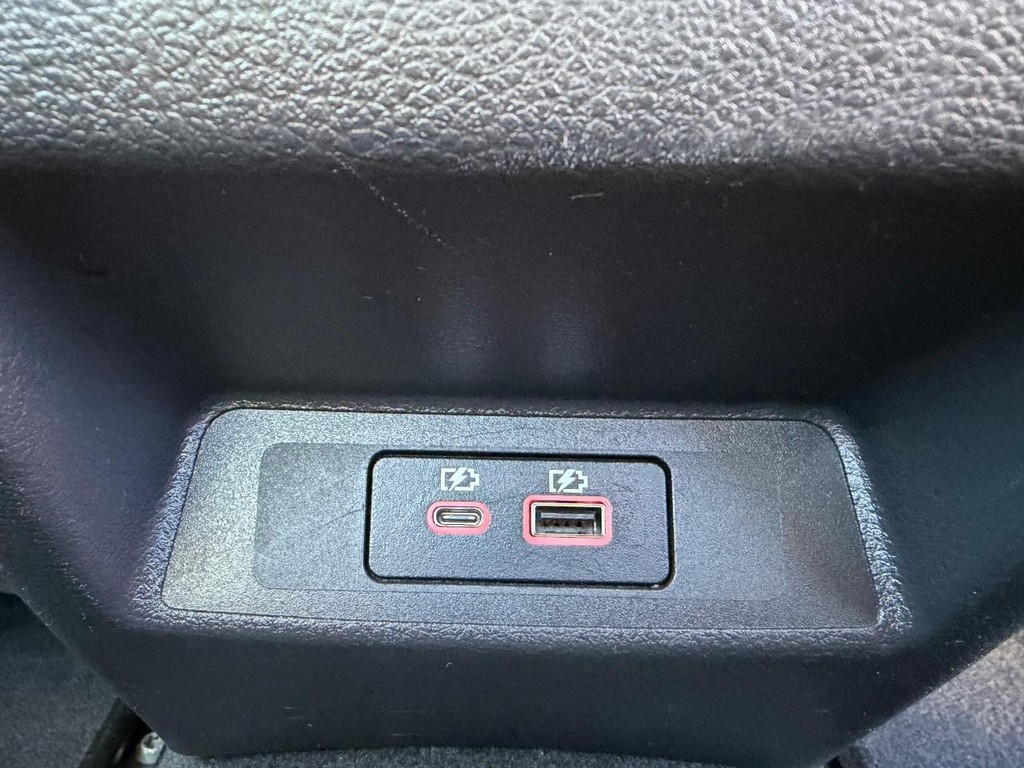 Nissan Altima Vehicle Full-screen Gallery Image 32