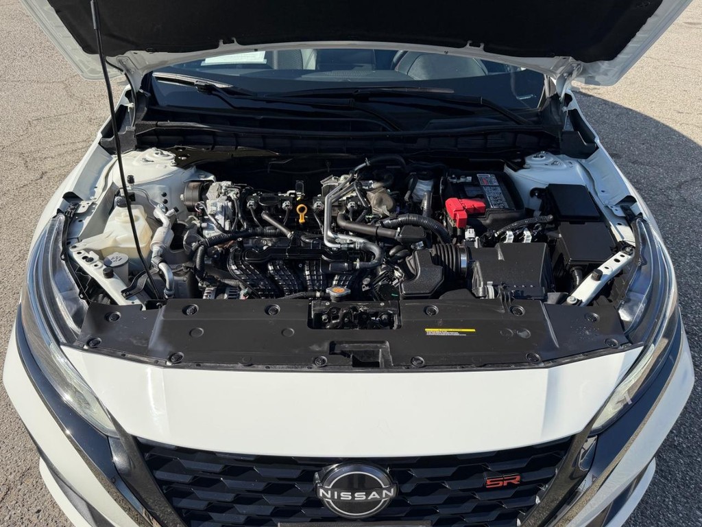 Nissan Altima Vehicle Full-screen Gallery Image 45