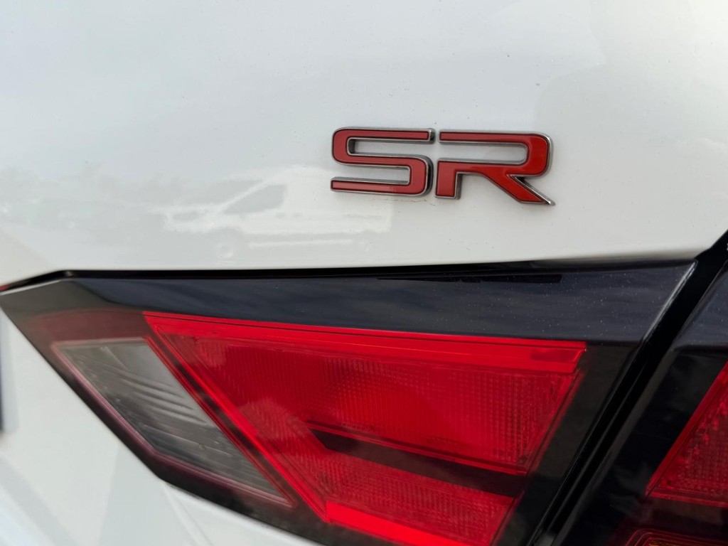 Nissan Altima Vehicle Full-screen Gallery Image 46