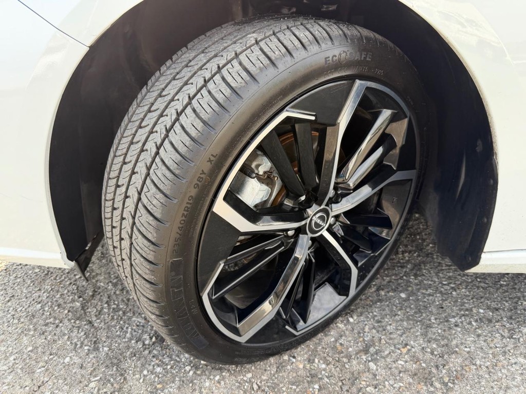 Nissan Altima Vehicle Full-screen Gallery Image 48