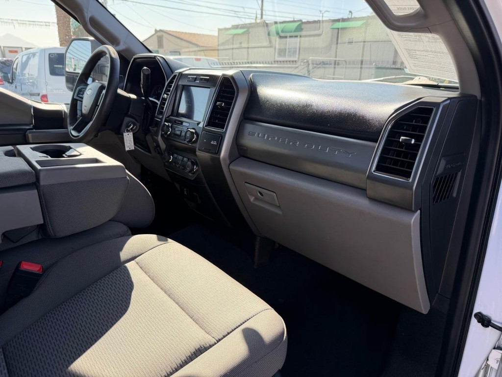 Ford F-350 Vehicle Full-screen Gallery Image 20