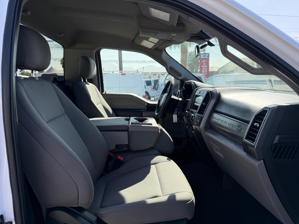 Ford F-350 Vehicle Full-screen Gallery Image 21