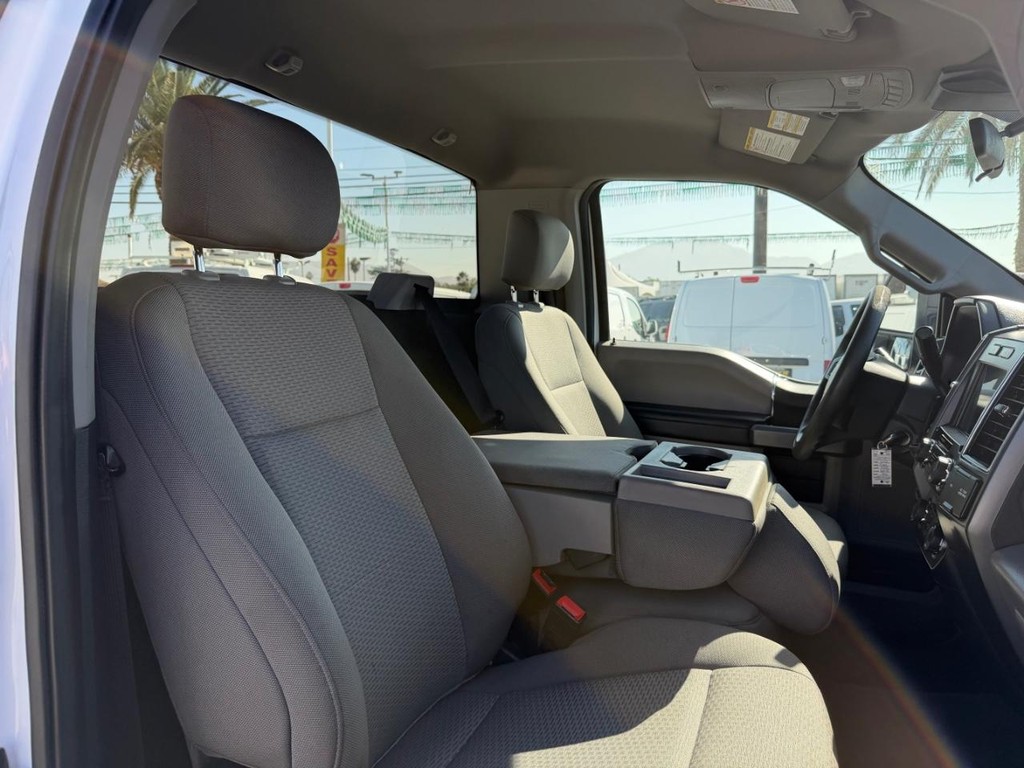 Ford F-350 Vehicle Full-screen Gallery Image 22